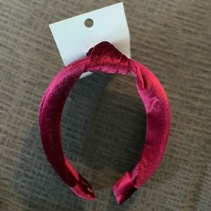 Express Velvet Knot Headband
New, tags attached